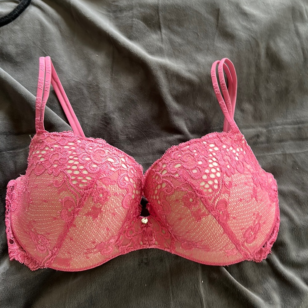 Victoria’s Secret very sexy, push-up lace bra 38D